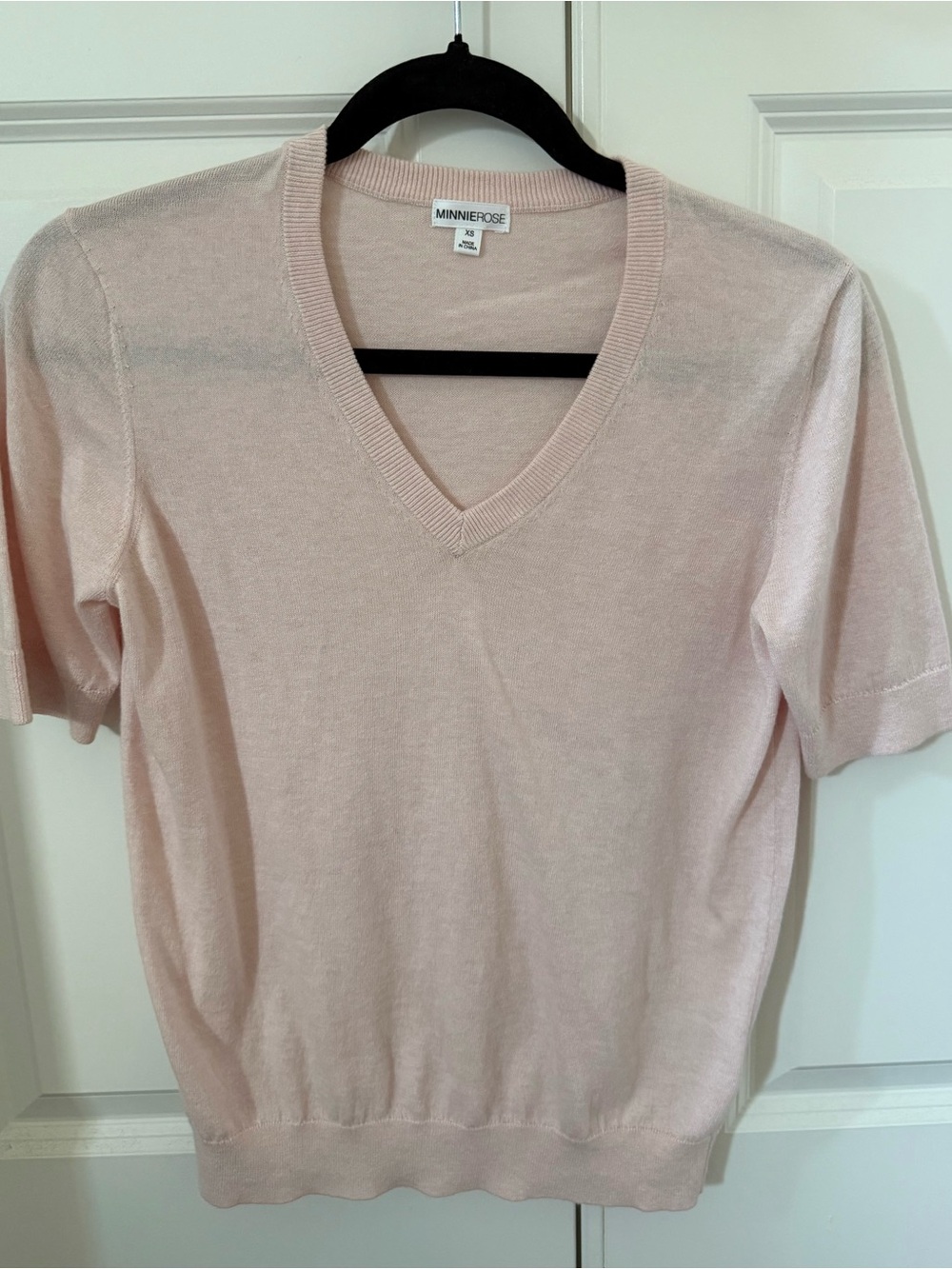 EUC Minnie Rose Pale Pink V-Neck Short Sleeve Knit